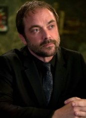 Mark A. Sheppard as Crowley on SUPERNATURAL Reichenbach | © 2014 The CW