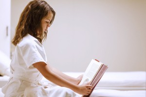 Ellie O'Brien as Christa Valis in ASCENSION | ©2014 Syfy/Jan Thijs