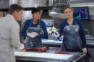 Michael Grant Terry, Tamara Taylor and Emily Deschanel in BONES - Season 10 - "The Mutilation of the Master Manipulator" | ©2014 Fox/Ray Mickshaw