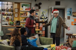 Elliott Gould, John Mulaney, Nasim Pedrad and Seaton Smith in MULANEY - Season 1 - "It's A Wonderful Home Alone" | ©2014 Fox/Ray Mickshaw Elliott Gould, John Mulaney, Nasim Pedrad and Seaton Smith in MULANEY - Season 1 - "It's A Wonderful Home Alone" | ©2014 Fox/Ray Mickshaw