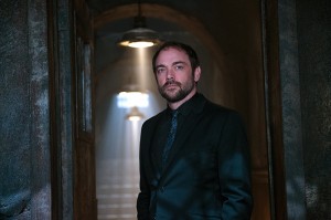 Mark Sheppard as Crowle in SUPERNATURAL - Season 10 - "The Things We Left Behind" | ©2014 The CW/Liane Hentscher