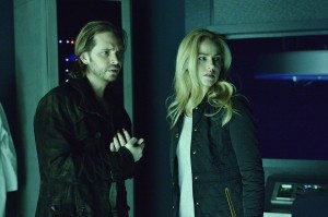 Aaron Stanford stars as James Cole and Amanda Schull stars as Cassandra Railly in 12 MONKEYS | © 2015 Ben Mark Holzberg/Syfy