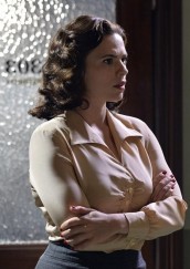 Peggy Carter (Hayley Atwell) ponders how to get Jarvis (James D'Arcy) out of a tight situation in AGENT CARTER | © 2015 ABC/Eric McCandless