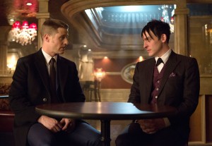 Jim Gordon (Ben McKenzie) strikes a deal with Penguin (Robin Lord Taylor) in GOTHAM "Welcome Back, Jim Gordon" | © 2015 Jessica Miglio/FOX