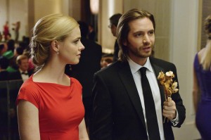 Aaron Stanford stars as James Cole and Amanda Schull as Dr. Cassandra Railly in 12 MONKEYS | © 2015 Ben Mark Holzberg/Syfy