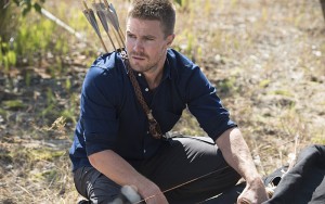 Stephen Amell stars as The Arrow in ARROW on CW | © 2015 Diyah Pera/The CW