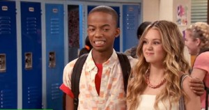 Coy Stewart and Brec Bassinger star in BELLA AND THE BULLDOGS | © 2015 Nickelodeon