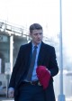 Gordon (Ben McKenzie) holds the red hood of the bank robbers in GOTHAM | © 2015 Jessica Miglio/FOX