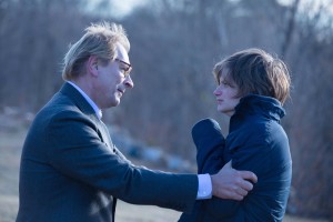 Gerald Crane (Julian Sands) tries to comfort his son, Jonathan Crane (Charlie Tahan) on his fears in GOTHAM "The Scarecrow" | © 2015 Jessica Miglio/FOX