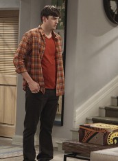 Ashton Kutcher stars in TWO AND HALF MEN | © 2015 Sonja Flemming/CBS