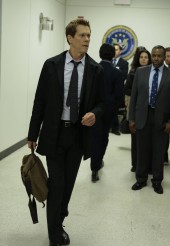 Ryan Hardy (Kevin Bacon) investigates a crime scene in the season premiere of THE FOLLOWING | © 2015 Giovanni Rufino/FOX