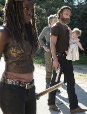 Danai Gurira as Michonne and Andrew Lincoln as Rick Grimes in THE WALKING DEAD | © 2015 Gene Page/AMC