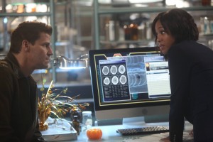 David Boreanaz and Nicole Neharie in the BONES / SLEEPY HOLLOW crossover event | ©2015 Fox/Tina Rowden