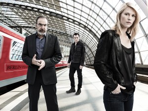 Mandy Patinkin as Saul Berenson, Rupert Friend as Peter Quinn and Claire Danes as Carrie Mathison in HOMELAND - Season 5 | ©2015 Showtime/Jim Fiscus