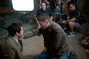 Director Jensen Ackles talks with Misha Collins about an upcoming scene in SUPERNATURAL "The Bad Seed" | © 2015 Diyah Pera /The CW