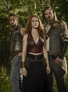 Joe Anderson as Asa, Gillian Alexy as G'winveer and Ryan Hurst as Lil Foster in OUTSIDERS | © 2016 WGN