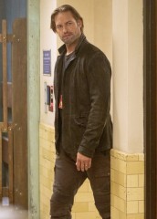 Josh Holloway as Will Bowman on the USA series COLONY | © 2016 Jack Zeman/USA Network