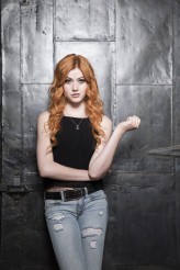 Katherine McNamara stars as Clary Fray in Freeform's SHADOWHUNTERS | © 2016 ABC Family/Vu Ong