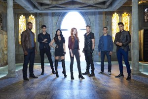 The cast of Freeform's SHADOWHUNTERS | © 2016 ABC Family/Bob D'Amico The cast of Freeform's SHADOWHUNTERS | © 2016 ABC Family/Bob D'Amico