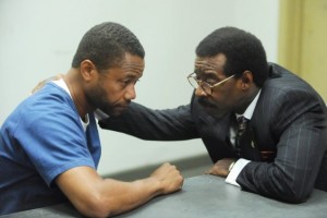 Courtney B. Vance as Johnnie Cochran and Cuba Gooding Jr. as O.J. Simpson in THE PEOPLE VS. O.J. SIMPSON | © 2016 FX