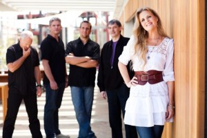 The Tierney Sutton Band: Right to left: Tierney Sutton, Christian Jacob, Kevin Axt, Trey Henry, Ray Brinker | ©2016 The Tierney Sutton Band