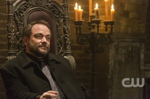 Mark Sheppard as Crowley in SUPERNATURAL "We Happy Few" | © 2017 Jeff Weddell/The CW