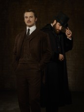 Freddie Stroma as H.G. Wells and Josh Bowman as John Stevenson in TIME AFTER TIME | © 2017 ABC/Bob D’Amico