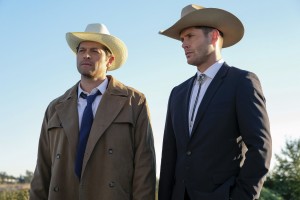Misha Collins as Castiel and Jensen Ackles as Dean in SUPERNATURAL - Season 13 - "Tombstone" | © 2017 The CW/Bettina Strauss