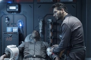 Martin Roach as Admiral Souther, Cas Anvar as Alex Kamal in THE EXPANSE - Season 3 - "Reload" | ©2018 Syfy/Rafy
