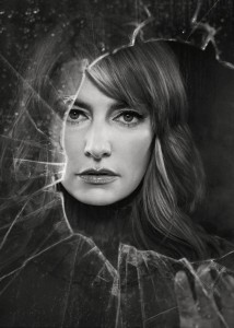 Mädchen Amick as Alice Cooper in RIVERDALE - Season 2 | ©2018 The CW/Marc Hom