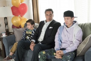 Tyler Wladis, Brad Garrett and Jake Choi in SINGLE PARENTS - Season 1 - "All Aboard the Two-Parent Struggle Bus" | ©2019 ABC/Kelsey McNeal