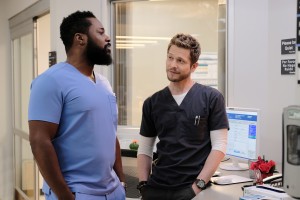 Malcolm-Jamal Warner and Matt Czuchry in THE RESIDENT - Season 2 - "Stupid Things in the Name of Sex" | ©2019 Fox/Guy D'Alema