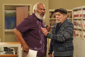 David Alan Grier and Martin Mull in THE COOL KIDS - Season 1 - "Indecent Proposal"| ©2019 Fox Media LLC. /Patrick McElhenney