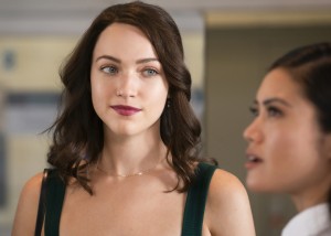 Violett Beane as Cara Bloom in GOD FRIENDED ME - Season 2 - "All Those Yesterdays" | ©2019 Warner Bros./Barbara Nitke