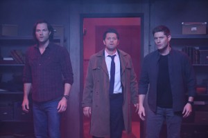 Jared Padalecki as Sam, Misha Collins as Castiel and Jensen Ackles as Dean in SUPERNATURAL - Season 14 - "Jack in the Box"| ©2019 The CW Network, LLC/Diyah Pera