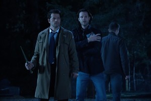 Misha Collins as Castiel, Jared Padalecki as Sam and Jensen Ackles as Dean in SUPERNATURAL - Season 14 - "Moriah" | © 2019 The CW Network, LLC. All Rights Reserved/Jack Rowand