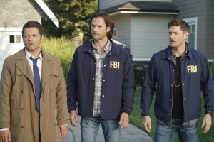 Misha Collins as Castiel, Jared Padalecki as Sam and Jensen Ackles as Dean in SUPERNATURAL - Season 15 - "Raising Hell" | ©2019 The CW Network, LLC. All Rights Reserved/Colin Bentley