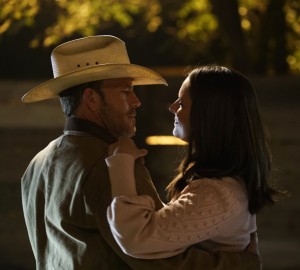 Stephen Dorff and Yara Martinez in DEPUTY - Season 1 - "Firestone" | ©2020 Fox/Miller Mobley