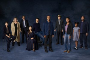 (L-R): Joana Ribeiro as Lisa, Kate Mulgrew as Finch, Jimmi Simpson as Spencer Clay, Sonya Cassidy as Edie, Rob Delaney as Hatch, Chiwetel Ejiofor as Faraday, Bill Nighy as Newton, Naomie Harris as Justin, Annelle Olaleye as Molly and Clarke Peters as Josiah in THE MAN WHO FELL TO EARTH - Season 1 | ©2022 Showtime/Tayo Kuku
